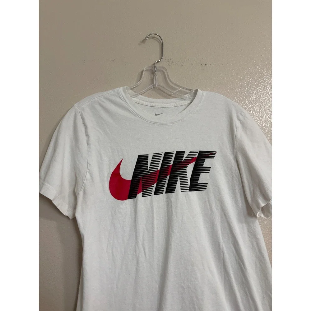Nike Mens Graphic Tee White Red Swoosh Speed Logo Short Sleeve T-Shirt Small